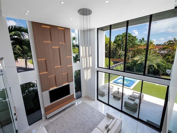 1351 SW 16 St, Miami FL 33145