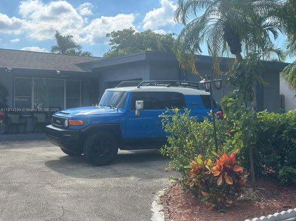 9530 Sunset Strip, Sunrise FL 33322