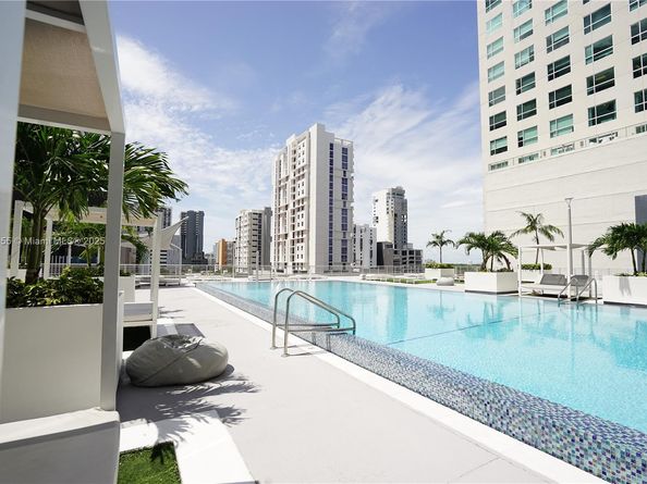 690 SW 1st Ct 2032, Miami FL 33130