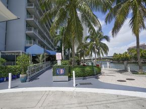 690 SW 1st Ct 2032, Miami FL 33130