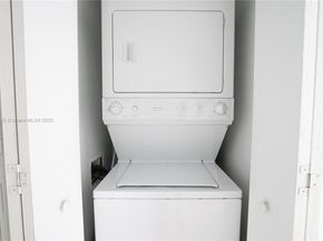 690 SW 1st Ct 2032, Miami FL 33130