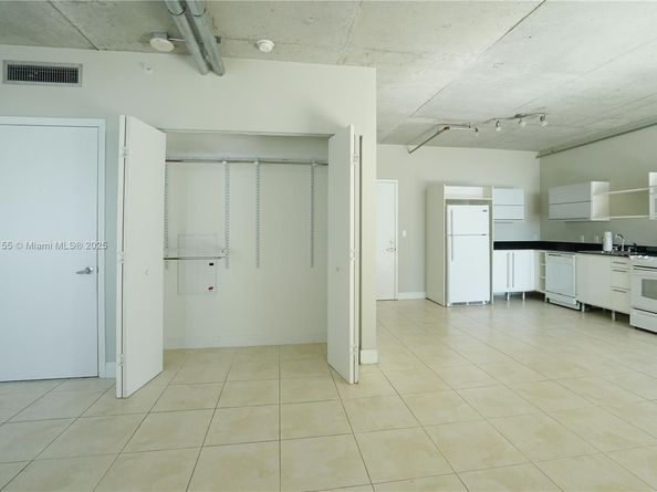 690 SW 1st Ct 2032, Miami FL 33130