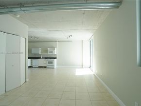 690 SW 1st Ct 2032, Miami FL 33130