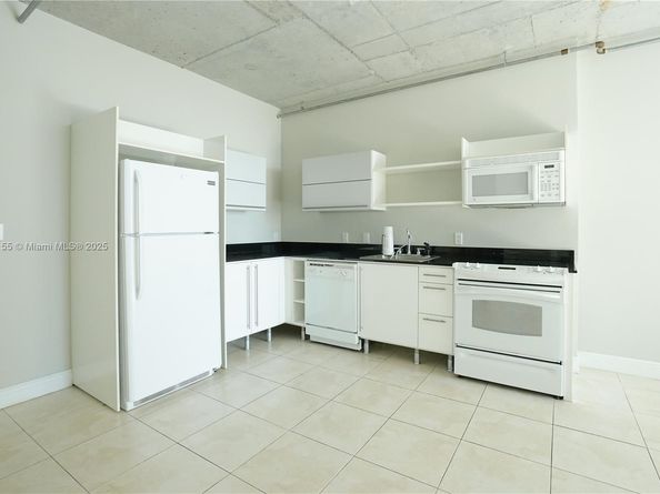 690 SW 1st Ct 2032, Miami FL 33130