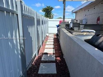 600 SW 28th Way
