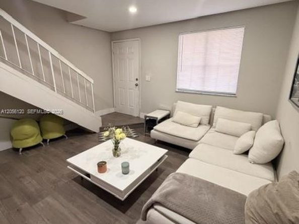 1809 SW 107th Ave 2707, Miami FL 33165