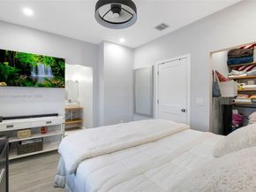 1206 NW 100th Ave, Pembroke Pines FL 33024