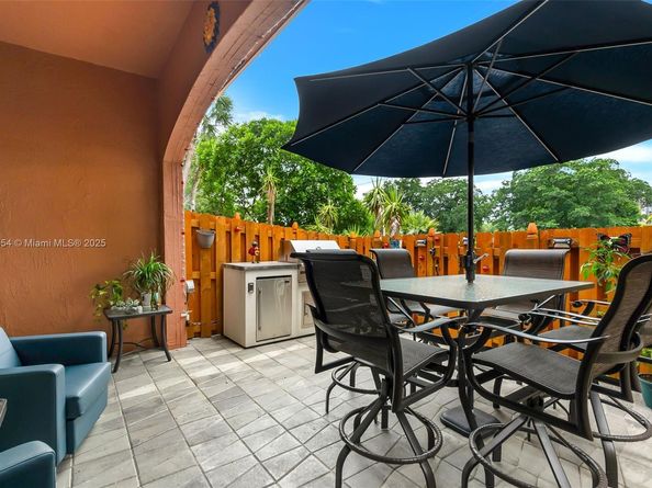 1206 NW 100th Ave, Pembroke Pines FL 33024