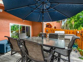1206 NW 100th Ave, Pembroke Pines FL 33024