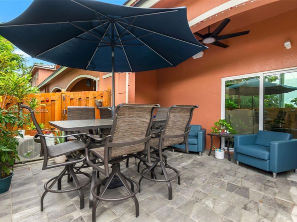 1206 NW 100th Ave, Pembroke Pines FL 33024