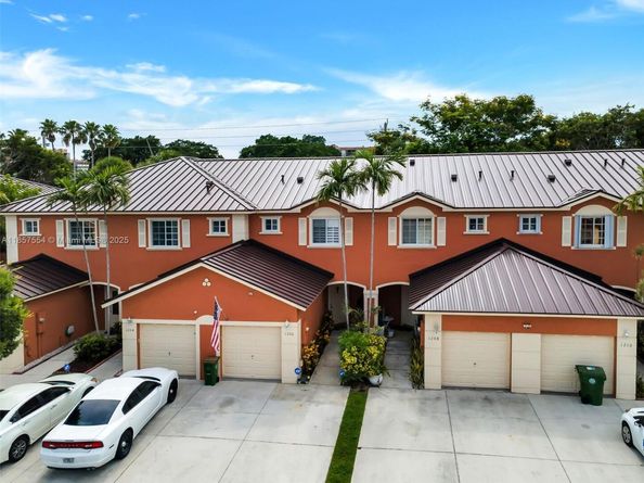 1206 NW 100th Ave, Pembroke Pines FL 33024