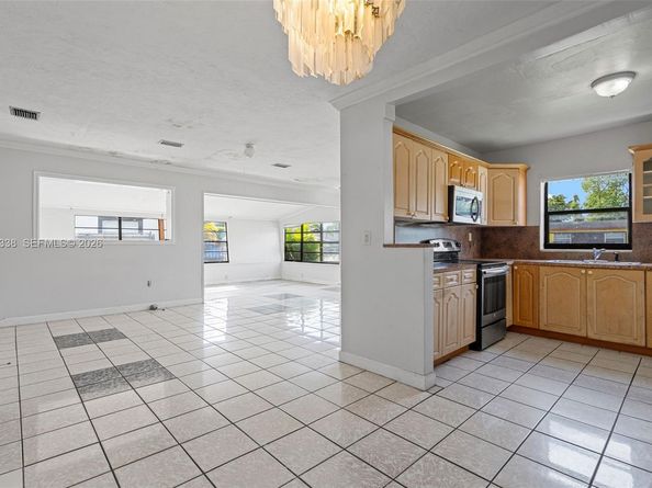 1321 NW 176th Ter, Miami Gardens FL 33169