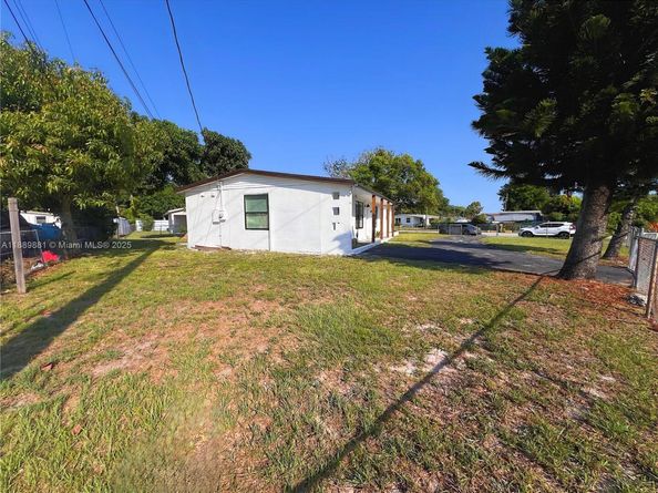3361 NW 5th Pl, Lauderhill FL 33311