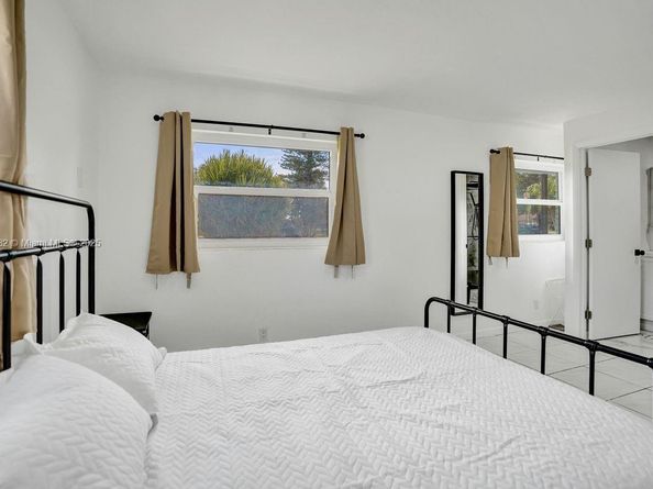 1659 40th St, West Palm Beach FL 33407