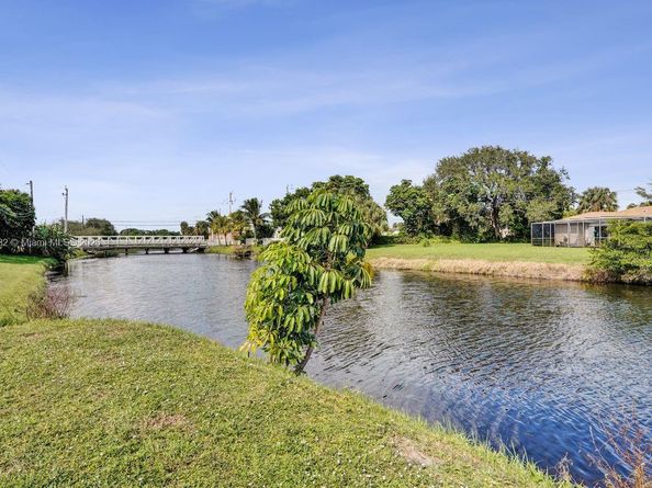 1659 40th St, West Palm Beach FL 33407