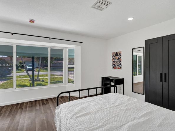 1659 40th St, West Palm Beach FL 33407