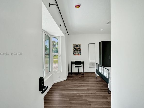 1659 40th St, West Palm Beach FL 33407