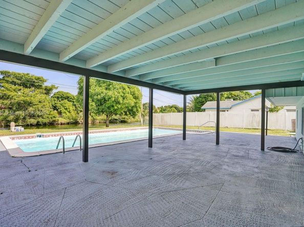 1659 40th St, West Palm Beach FL 33407