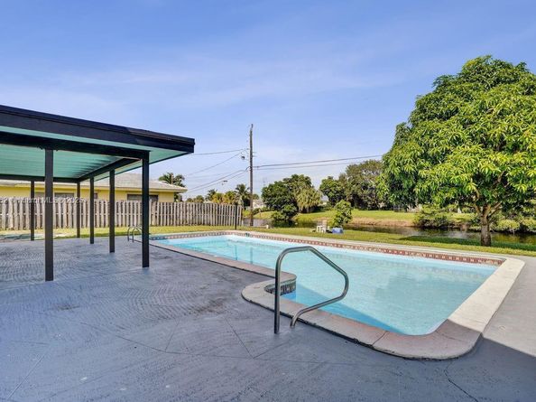 1659 40th St, West Palm Beach FL 33407