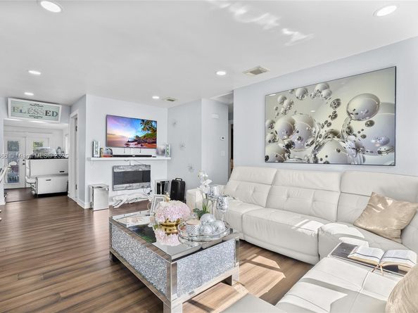 709 NW 14th St, Homestead FL 33030