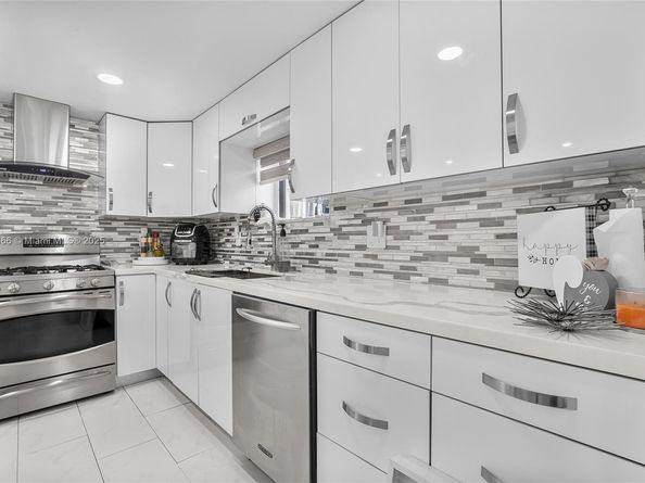 709 NW 14th St, Homestead FL 33030