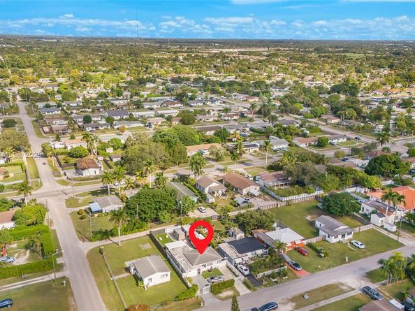 709 NW 14th St, Homestead FL 33030
