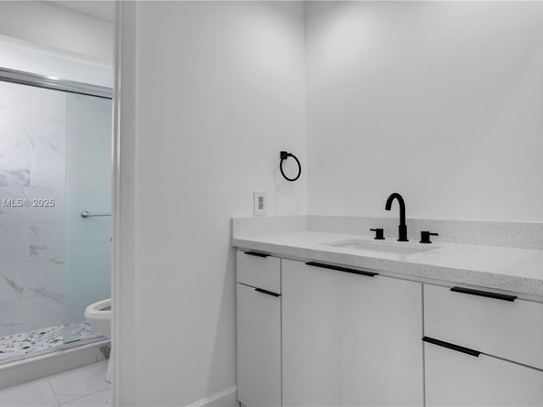 6460 NW 170th Ter 0, Hialeah FL 33015