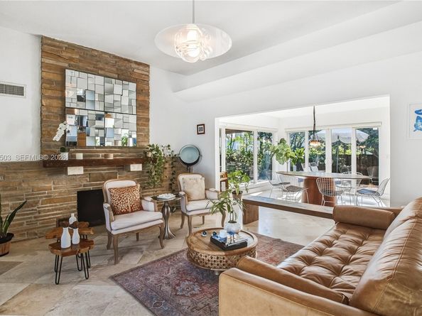 1106 NE 86th St, Miami FL 33138