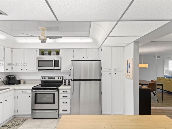 9523 S Hollybrook Lake Dr 21307, Pembroke Pines FL 33025