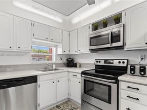 9523 S Hollybrook Lake Dr 21307, Pembroke Pines FL 33025