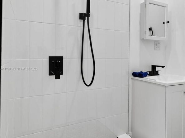 245 NE 175th St, North Miami Beach FL 33162