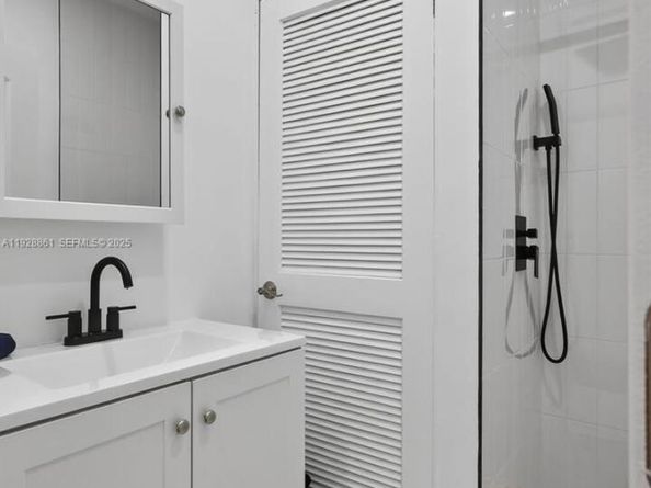 245 NE 175th St, North Miami Beach FL 33162