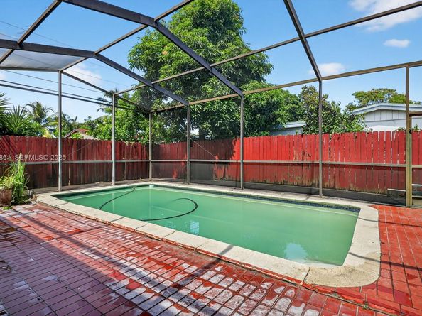 245 NE 175th St, North Miami Beach FL 33162