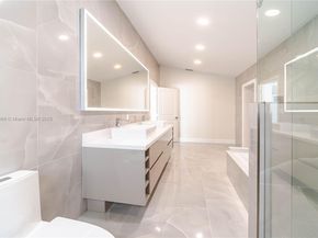 842 W Coco Plum Cir, Plantation FL 33324