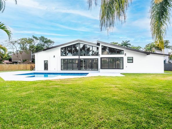 842 W Coco Plum Cir, Plantation FL 33324