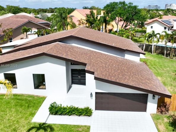 842 W Coco Plum Cir, Plantation FL 33324