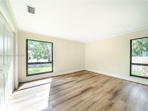 842 W Coco Plum Cir, Plantation FL 33324