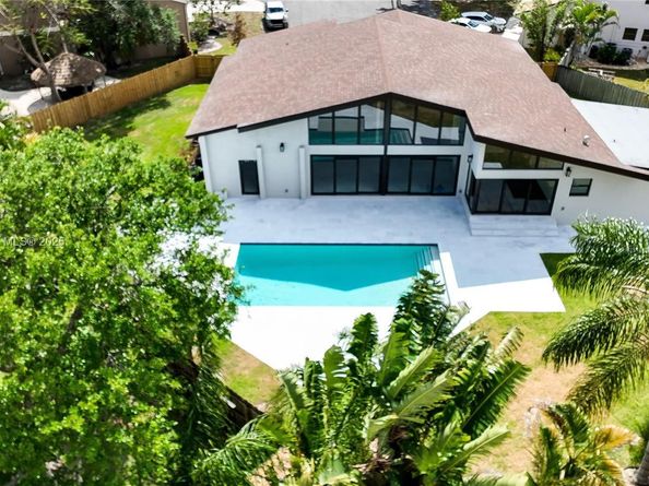 842 W Coco Plum Cir, Plantation FL 33324