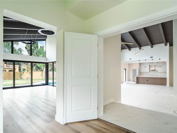 842 W Coco Plum Cir, Plantation FL 33324