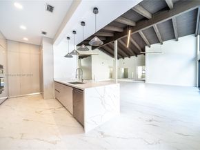 842 W Coco Plum Cir, Plantation FL 33324