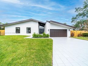 842 W Coco Plum Cir, Plantation FL 33324