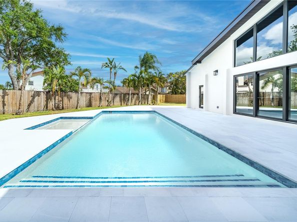 842 W Coco Plum Cir, Plantation FL 33324