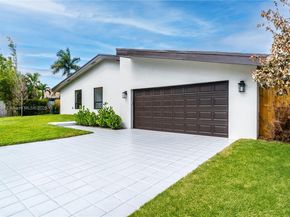 842 W Coco Plum Cir, Plantation FL 33324