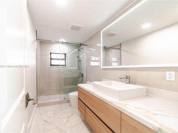 842 W Coco Plum Cir, Plantation FL 33324