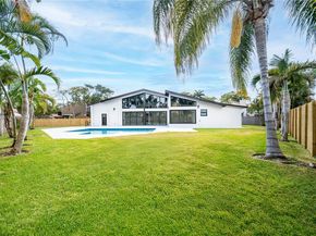 842 W Coco Plum Cir, Plantation FL 33324