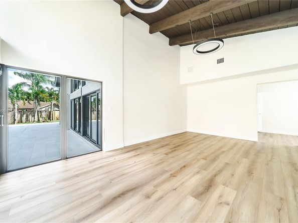 842 W Coco Plum Cir, Plantation FL 33324