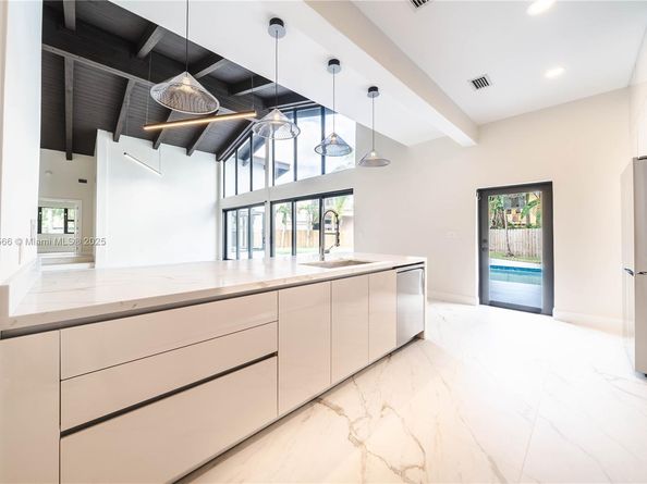 842 W Coco Plum Cir, Plantation FL 33324