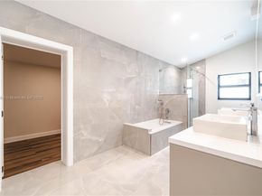 842 W Coco Plum Cir, Plantation FL 33324