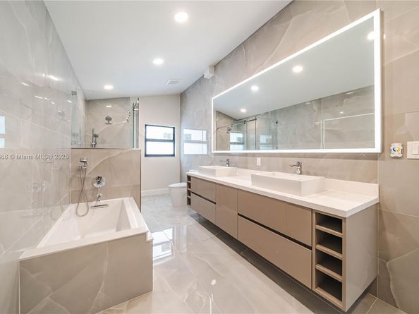 842 W Coco Plum Cir, Plantation FL 33324