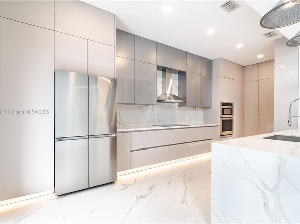 842 W Coco Plum Cir, Plantation FL 33324